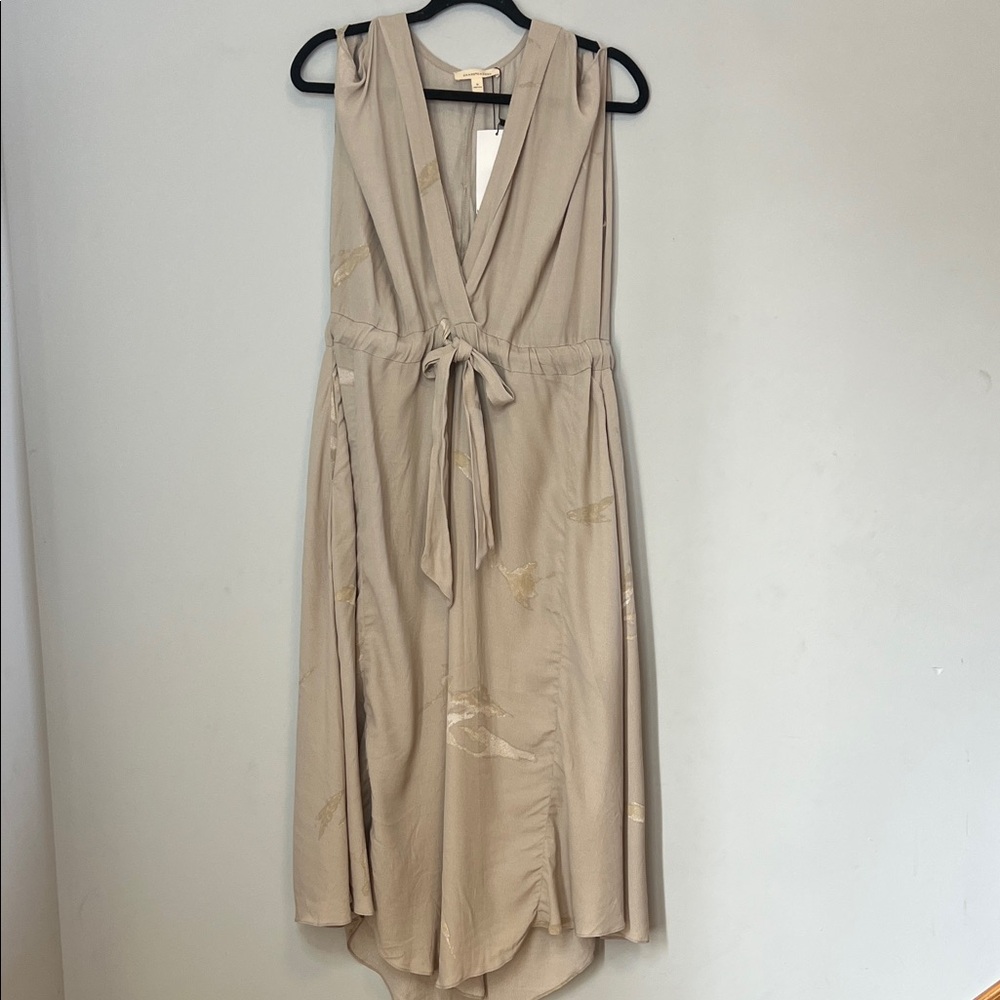 NWT Grade & Gather Women's Elegant Beige & Cream Sleeveless Dress‎ Size Medium